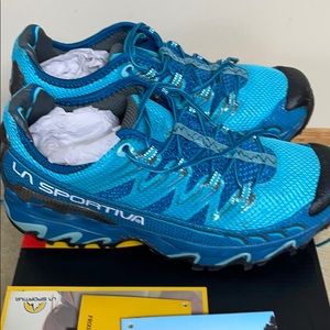 Women’s hiking shoes